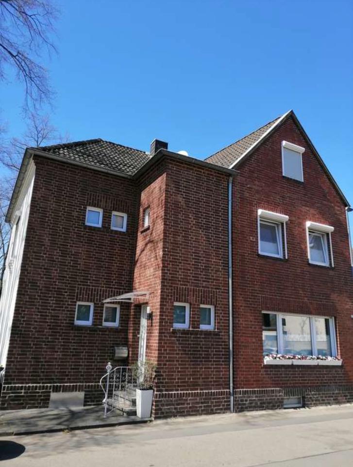 Kernsaniertes Einfamilienhaus mit ausgebauten DG und Keller
