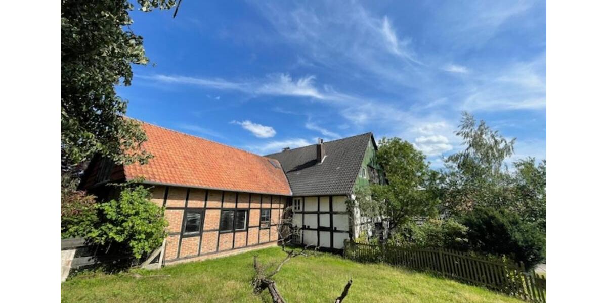 Einfamilienhaus Bad Arolsen - 6 Zimmer, 350 m&sup2;, 195.000&euro; | Angebot:24253552