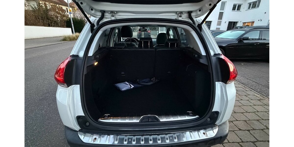 Peugeot 2008 1.2 Allure Pano Navi Leder JBL 137.000 km 7.490 € Neckarsulm 74172