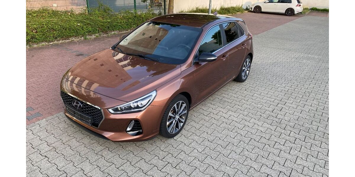 Hyundai i30 107.000 km 10.450 &euro; Frankfurt am Main 60389