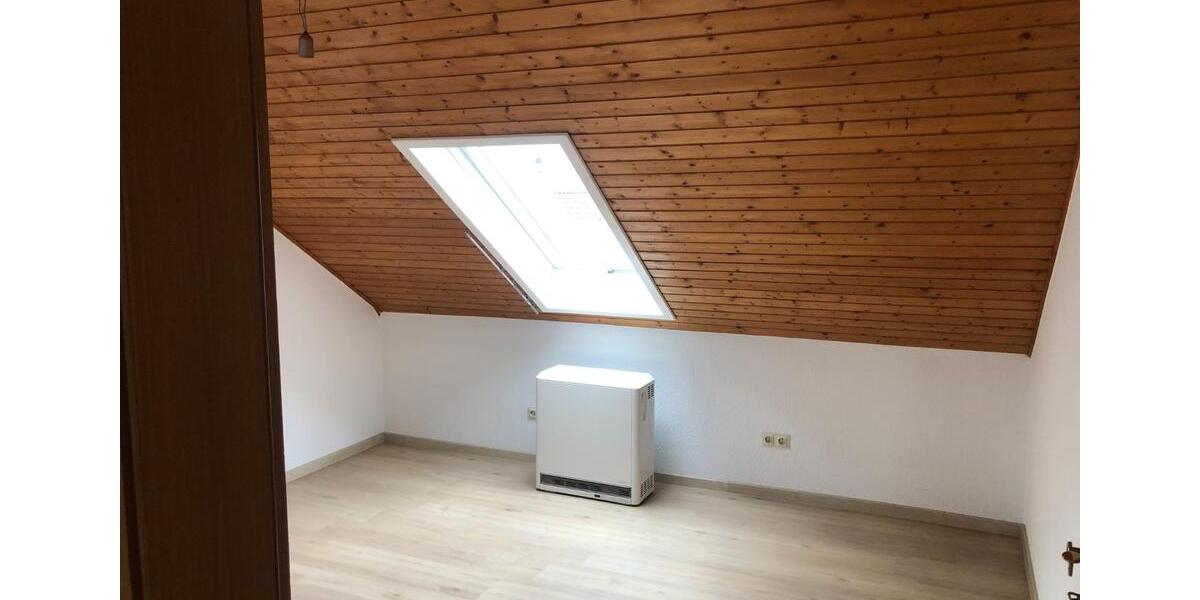 Dachgeschoßwohnung Osterburken - 3 Zimmer, 82 m&sup2;, 620&euro; | Angebot:25396830