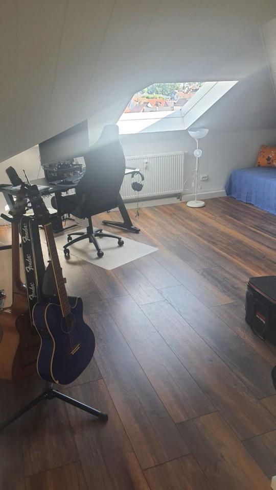 zentrumsnahe 3,5 Zimmer Wohnung mit Einbauküche, Blick über Friedrichroda, Stellplatz, Gartenanteil und Keller