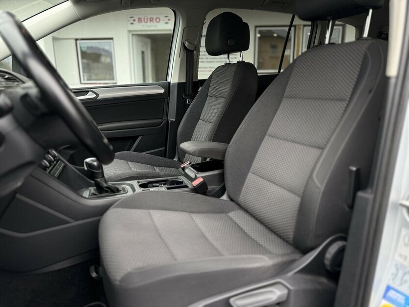 VW Touran 7 Sitze / Automatik / AHK / 1. Hd / Navi 110.000 km 24.490 € Mönchengladbach 41066