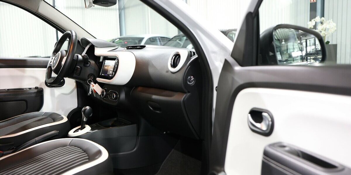 Renault Twingo INTENS ELECTRIC SPURHALTE, LEDER, KAMERA 14.000 km 13.300 &euro; Hamm 59077