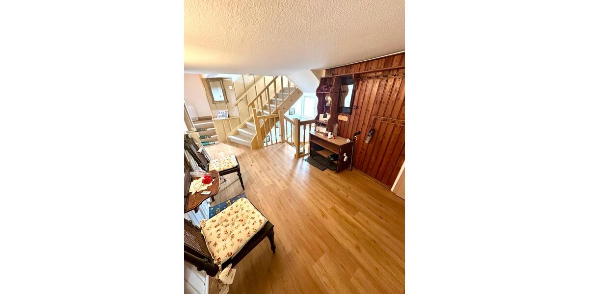 Provisionsfrei - Großzügiges Familen-Mehrgenerationenhaus 284qm 12.5 zimmer