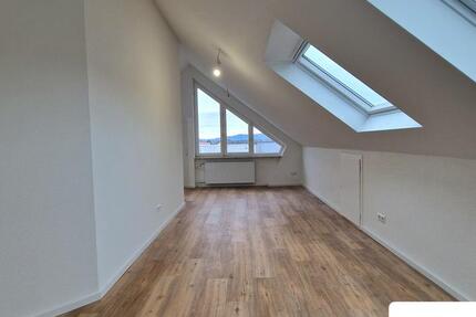 Erstbezug nach Sanierung: 2-Zimmer-DG-Wohnung in zentraler Lage 2 zimmer