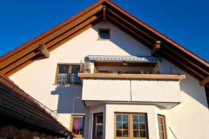 Helle 4-Zi DG Wohnung, Stellplatz Balkon Tageslichtbad EBK 4 zimmer