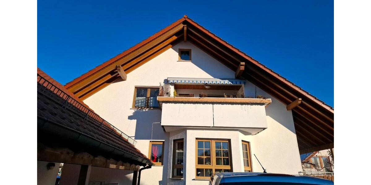 Helle 4-Zi DG Wohnung, Stellplatz Balkon Tageslichtbad EBK 4 zimmer