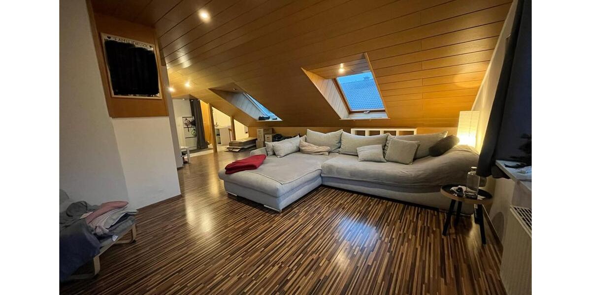 Schöne 4-Zimmer Dachgeschosswohnung zu vermieten! 4 zimmer