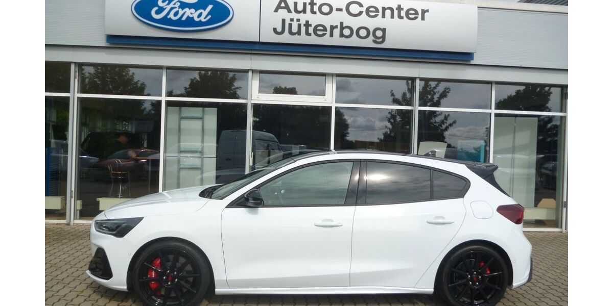 Ford Focus 9.900 km 33.890 &euro; Jüterbog 14913