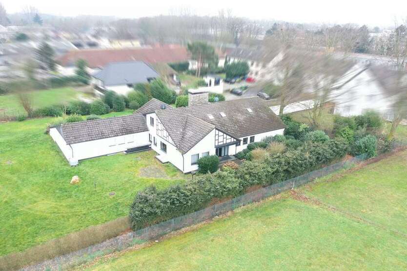 Haus zum Kaufen in Düren Hoven 949.000 € 286 m²