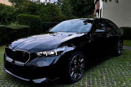 BMW i5 16.897 km 61.940 € München 80993