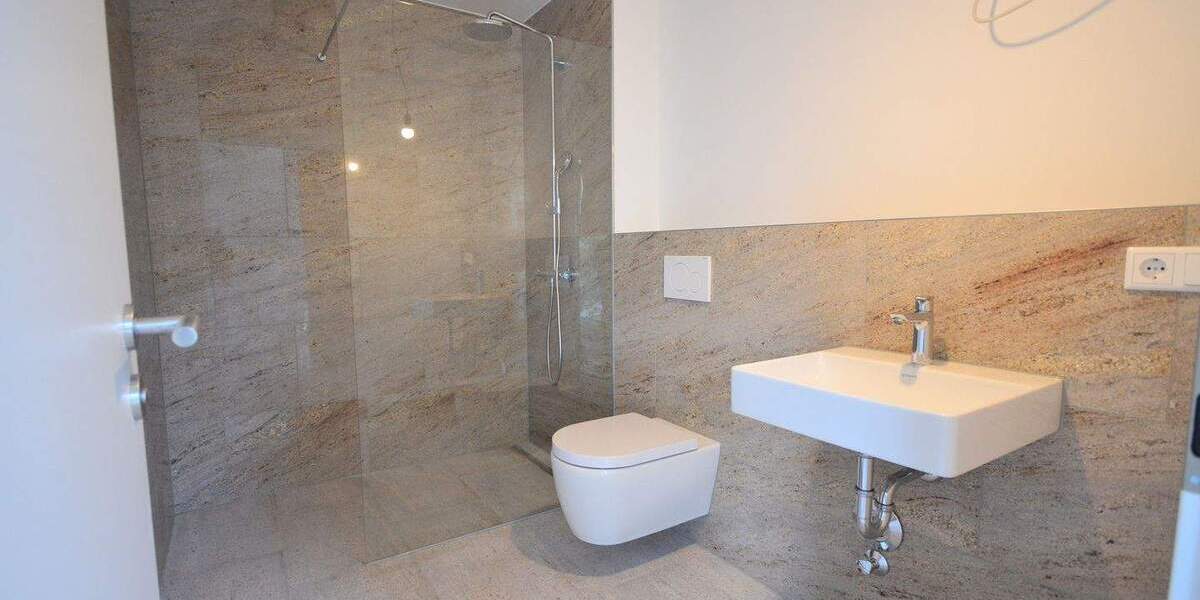 Urbaner Rückzugsort im Stadthaus: Wohnen mit Stil und Effizienz in Neu-Isenburg 5 zimmer