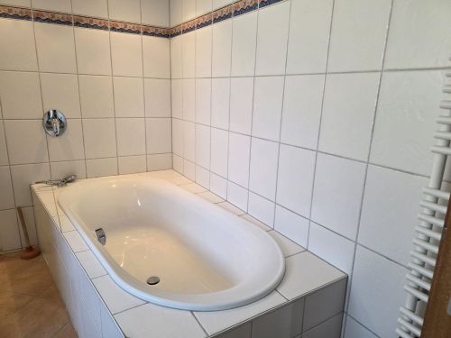 3-Zimmer-Mietwohnung mit Stellplatz und Garage sowie Garten mit Freisitz und Teich sowie Wasserlauf in 97456 Sennfeld (1592) - Erdgeschoßwohnung Sennfeld Sennfeld | Angebot:25521331
