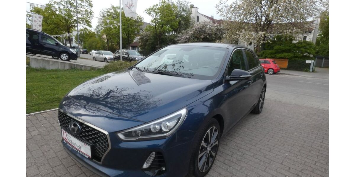 Hyundai i30 99.829 km 8.650 &euro; München 81825