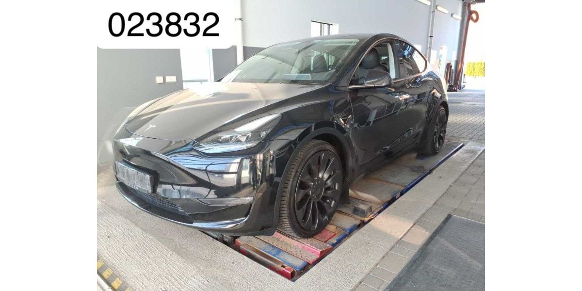 Tesla Model Y 145.378 km 29.950 &euro; Steinbach-Hallenberg OT Herges-Hallenberg 98587