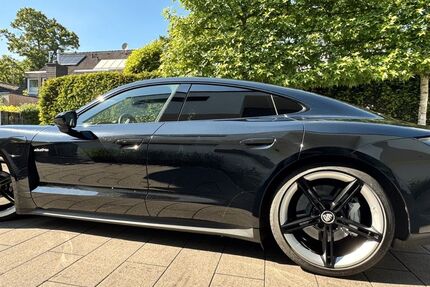 Porsche Taycan 41.411 km 64.900 &euro; Krefeld 47804