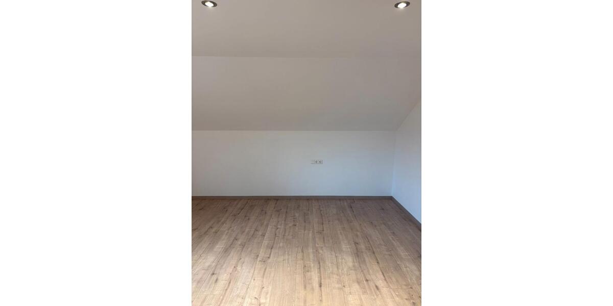 Dachgeschoßwohnung Giengen an der Brenz - 3 Zimmer, 90 m&sup2;, 950&euro; | Angebot:26222363