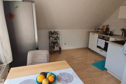 Biete Zimmer in Frauen-WG 1 zimmer