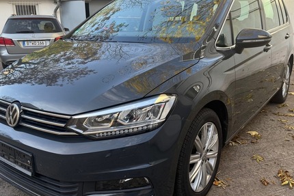 VW Touran Highline Navi RFK AHK LED 1.Hand 60.451 km 19.999 € Berlin 10247