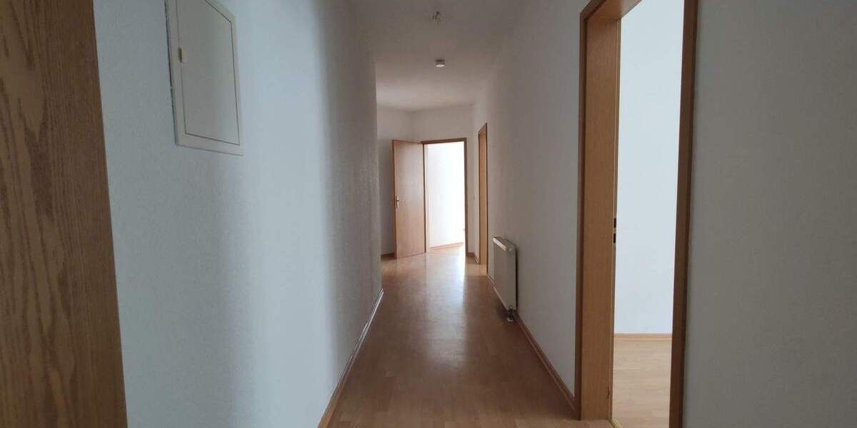 Etagenwohnung Weißenfels - 3 Zimmer, 89 m&sup2;, 530&euro; | Angebot:25050969