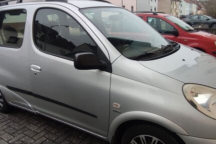 Toyota Yaris 178.000 km 1.900 &euro; Saarbrücken 66111