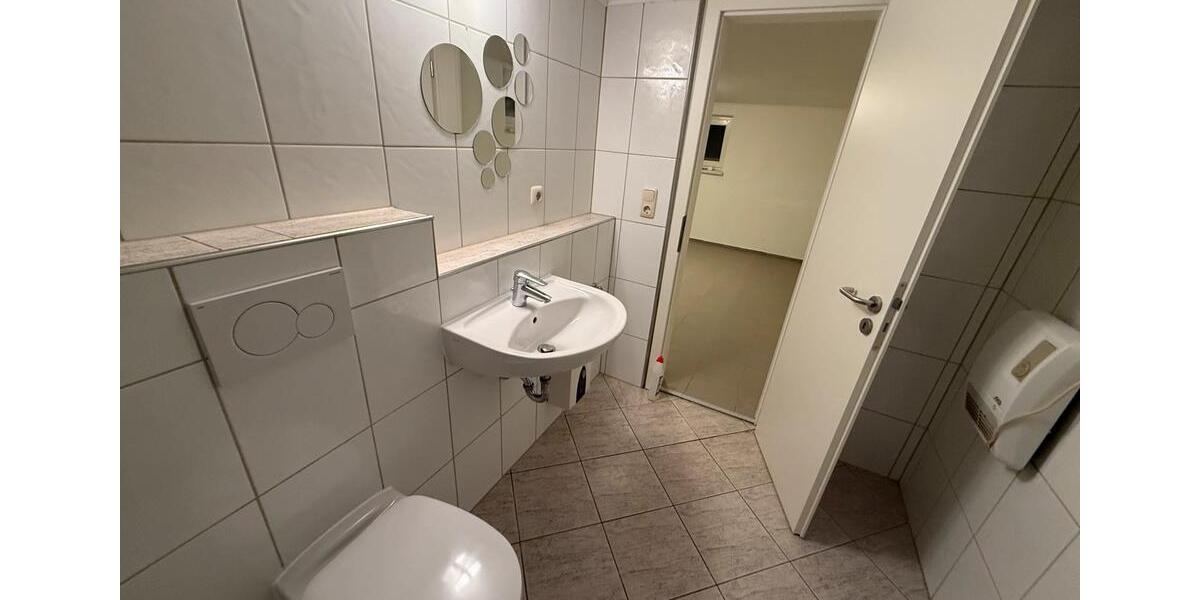 Kleine Kellerwohnung 37,5 m2 1 Zi. + Wohnküche und Bad 2 zimmer