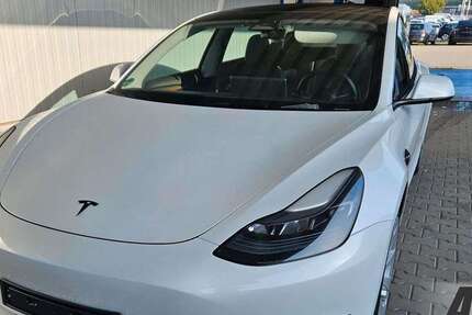 Tesla Model 3 57.990 km 27.950 &euro; Schöningen 38364