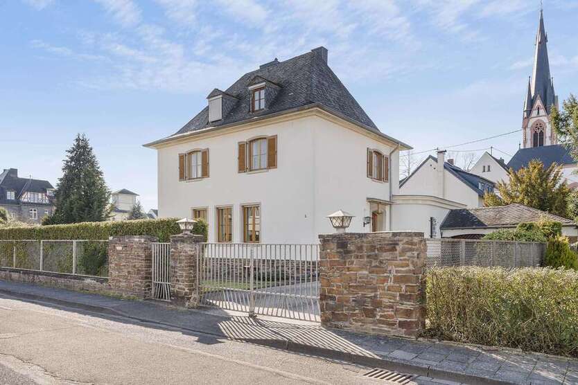 Haus zum Kaufen in Neuwied 635.000 € 183.67 m²