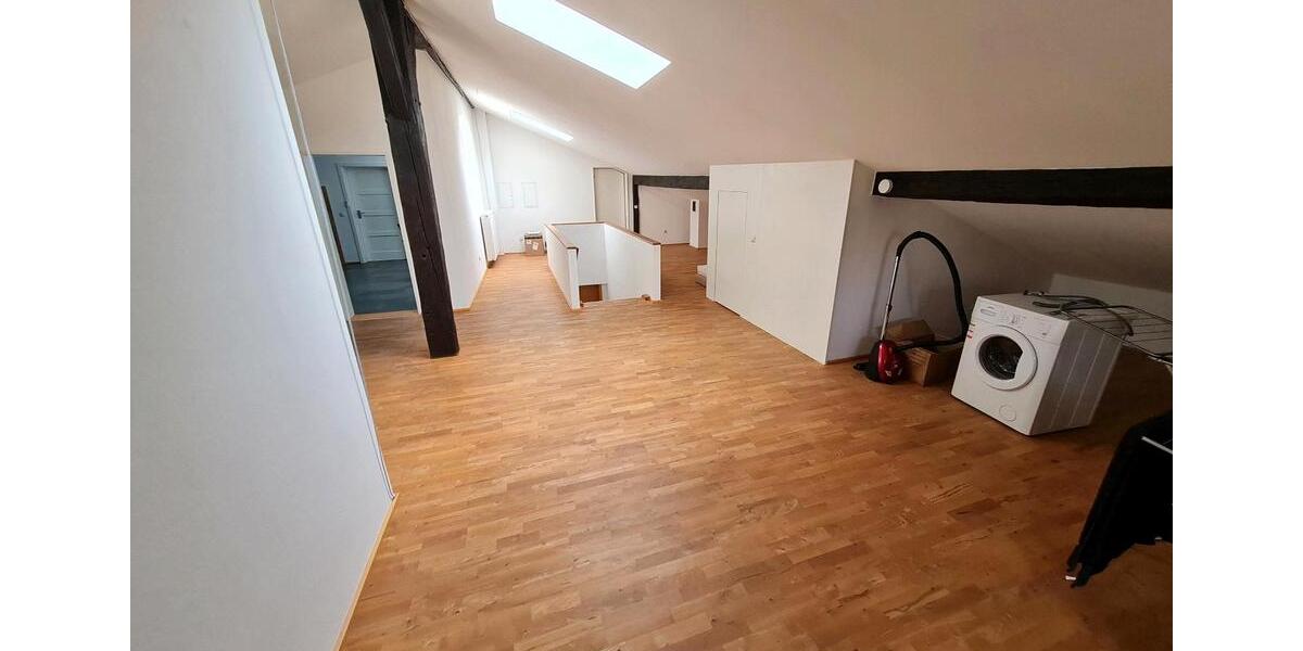 Dachgeschoßwohnung Frontenhausen - 9 Zimmer, 160 m&sup2;, 475&euro; | Angebot:25310581
