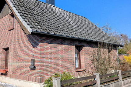 Haus Ebstorf - 5 Zimmer, 215 m&sup2;, 295.000&euro; | Angebot:25962627