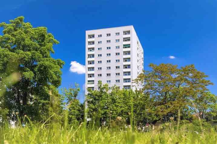 Zentrale 2-Zimmer-Wohnung mit Balkon, offener Küche und Badewanne! 2 zimmer