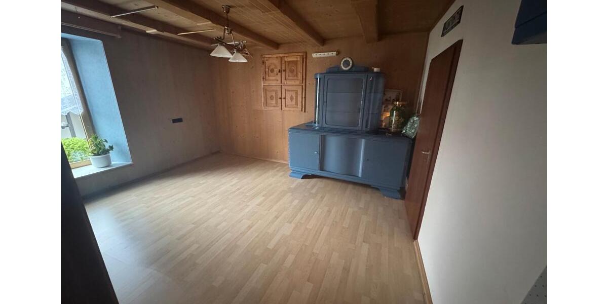 Etagenwohnung Selb - 9 Zimmer, 170 m&sup2;, 107.000&euro; | Angebot:26442131
