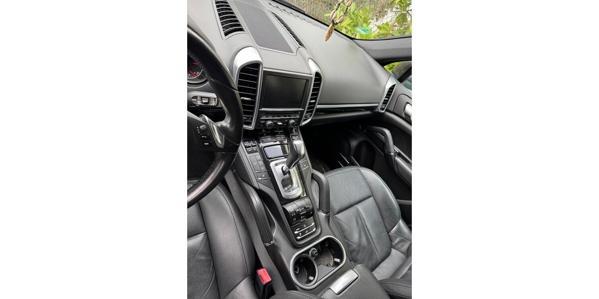 Porsche Cayenne 199.000 km 26.600 &euro; Bonn 53111