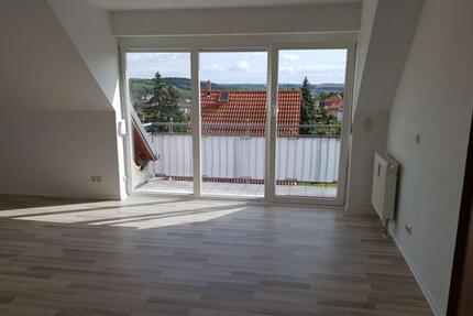 gepflegte 3-Zimmer Wohnung mit Balkon, PKW-Stellplatz und Einbauküche im Richard-Wagner-Ring zimmer