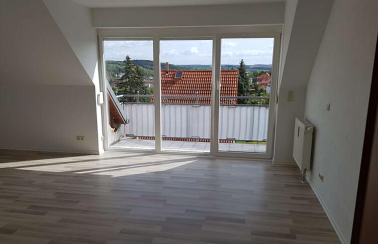 gepflegte 3-Zimmer Wohnung mit Balkon, PKW-Stellplatz und Einbauküche im Richard-Wagner-Ring zimmer