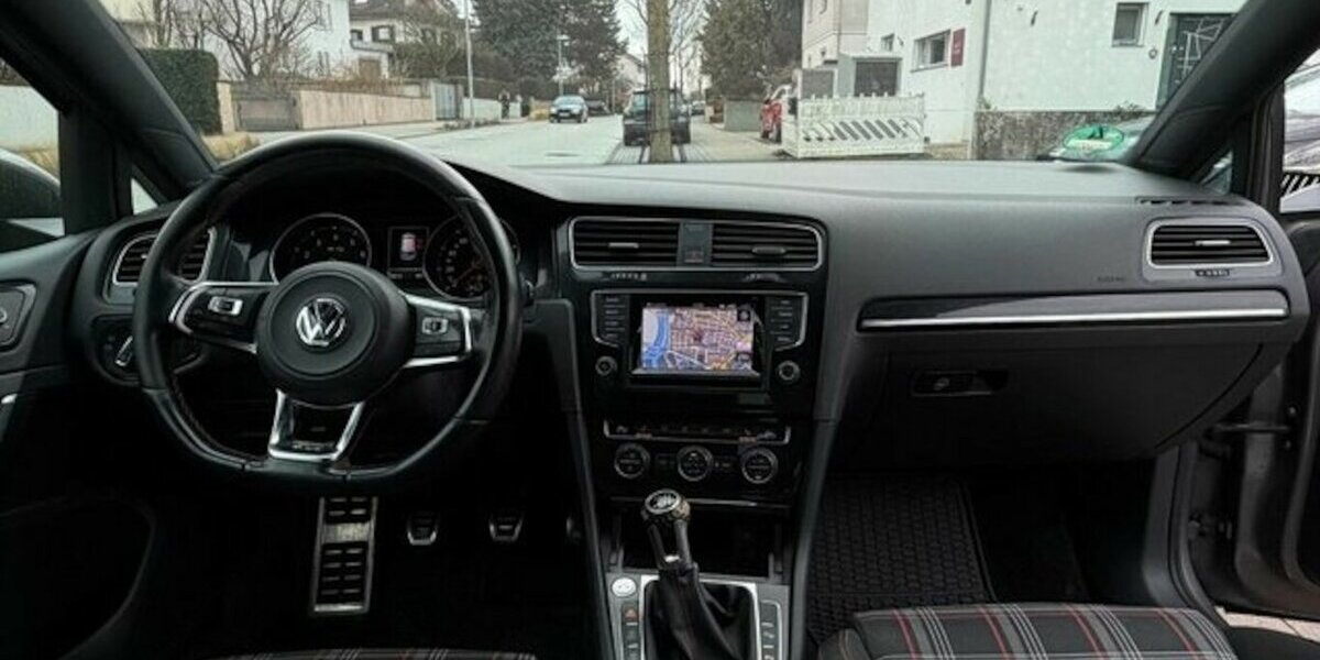 VW Golf VII Lim. GTI BMT Kamera ABT 300 PS 198.000 km 12.990 &euro; Neckarsulm 74172