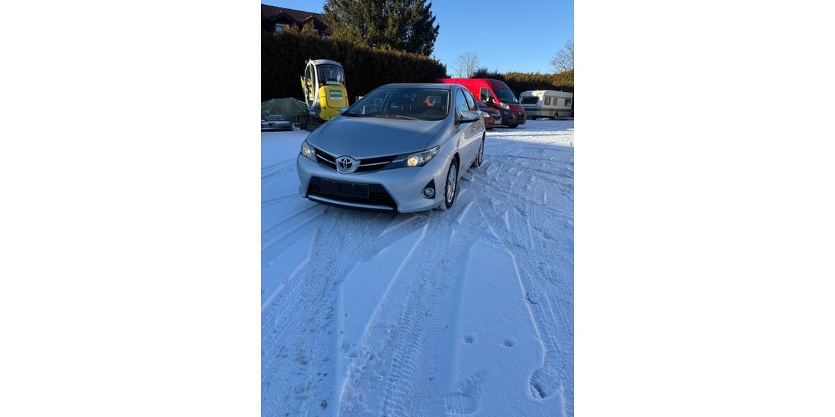 Toyota Auris 85.000 km 8.200 &euro; germaringen 87656