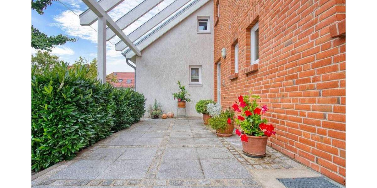 Gehoben und gepflegt: 7-Zi.-EFH mit ELW und Garten, Garage und 2 Freistellplätzen in Neubrandenburg 7 zimmer