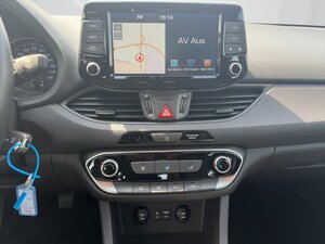 Hyundai i30 Select*Navigations-Paket*PDC*KAM*Apple* 29.100 km 13.390 &euro; Nidderau 61130