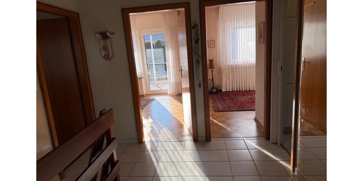 Etagenwohnung Schloß Holte-Stukenbrock Stukenbrock - 5 Zimmer, 150 m&sup2;, 1.650&euro; | Angebot:25416098