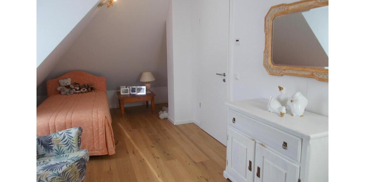 Doppelhaushälfte Gilching - 7 Zimmer, 137 m&sup2;, 2.750&euro; | Angebot:24889916