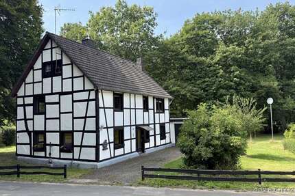 Haus Hellenthal Wiesen - 6 Zimmer, 182 m&sup2;, 215.000&euro; | Angebot:24700574