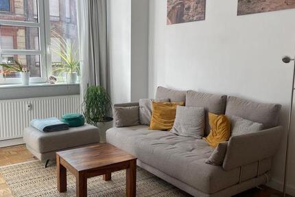 zentrale Eigentumswohnung im schönen Altbau 4 zimmer