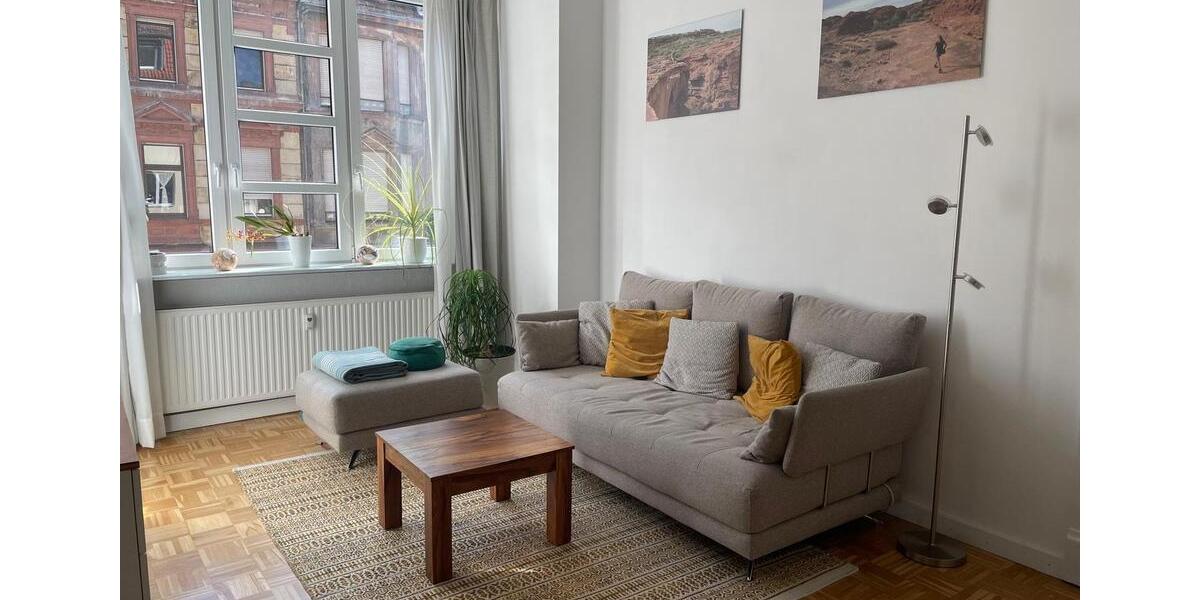 zentrale Eigentumswohnung im schönen Altbau 4 zimmer