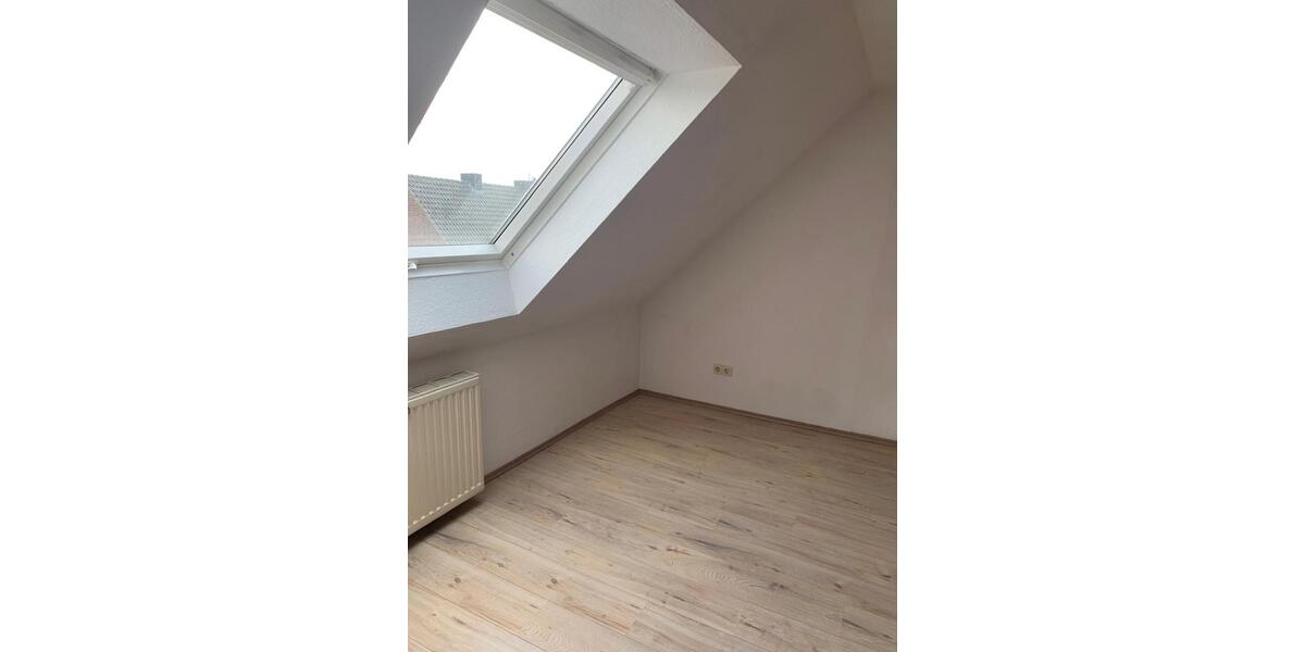 Dachgeschoßwohnung Tönisvorst - 2 Zimmer, 74 m&sup2;, 600&euro; | Angebot:26296368