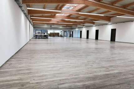 Halle in Kirchberg 990.000 € 915 m²