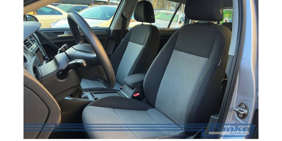 VW Golf VII BMT*Navi*Tempo*SHZ*Tel.*Touch* 120.529 km 9.990 &euro; Berlin 13187