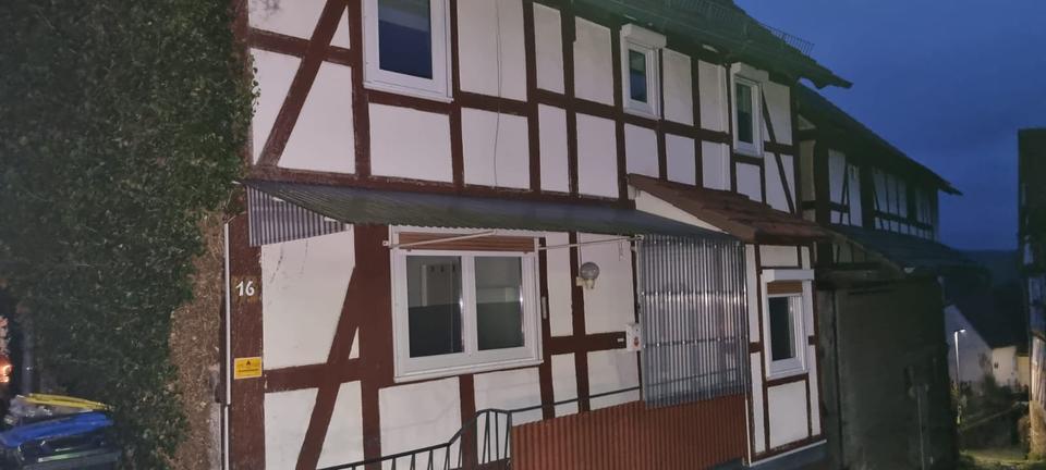 Einfamilienhaus Willingshausen - 3 Zimmer, 100 m&sup2;, 47.500&euro; | Angebot:25044923