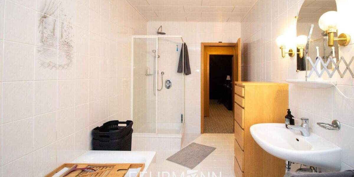 Einfamilienhaus Uelsen - 9 Zimmer, 220 m&sup2;, 444.000&euro; | Angebot:25730253